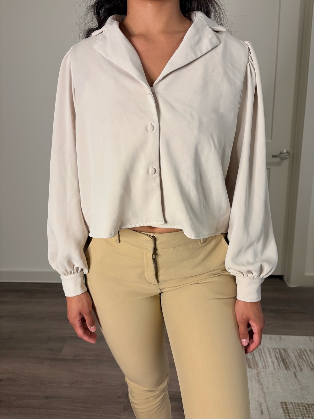 Elie Tahari Cream Cropped Button-Front Blouse